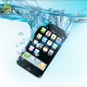 Что делать, если телефон попал в воду или на него была пролита жидкость?